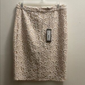 New York & Company Eva Mendez, Cream-Beige-White Floral Lace Pencil Skirt. Sz 6